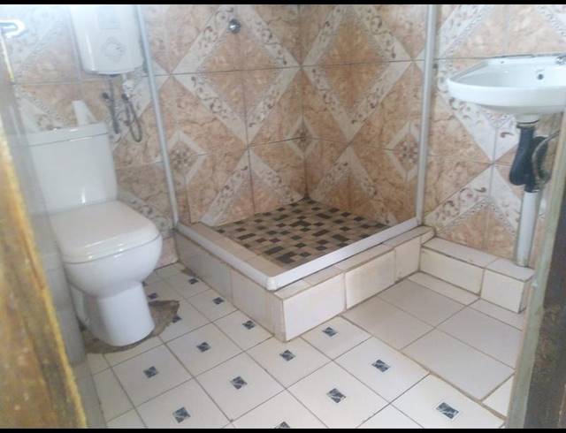 2 BEDROOM HOUSE FOR SALE IN UMLAZI D